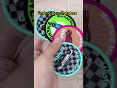 A amostra feita sob encomenda denomina o ferro bordado da beira do bordado dos remendos da letra em suportar remendos tecidos