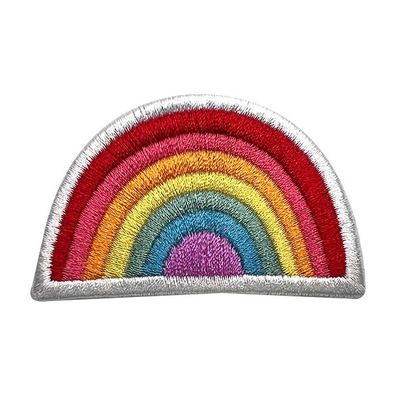 O desenhista Custom DIY do arco-íris bordou o ferro dos remendos em remendos para a roupa