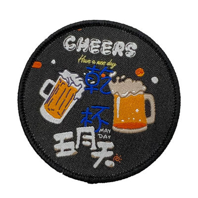 O bordado de Cheers Iron On do desenhista remenda o poliéster Logo Patch tecido linha