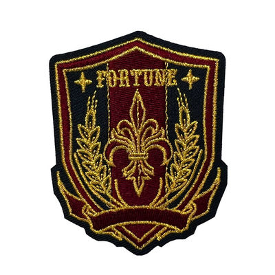 Os remendos nacionais do bordado da província costuram no revestimento protetor para sacos da roupa