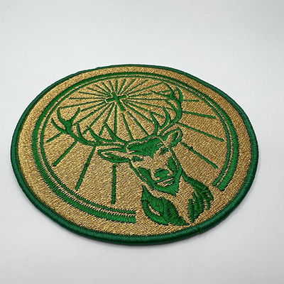 Remendos autoadesivos feitos sob encomenda do bordado da roupa de Logo Iron On Embroidered Patch