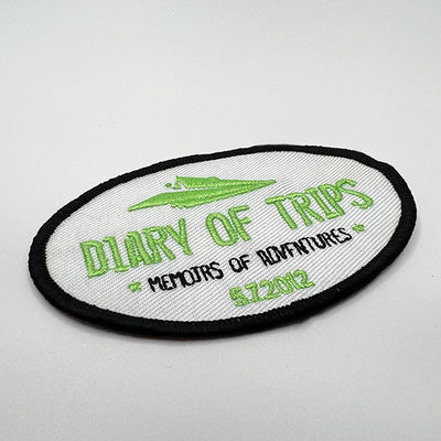 O ferro de 85MM na letra feita sob encomenda da tela da sarja do remendo do bordado remenda para a roupa