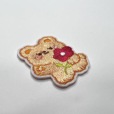 O urso que da caixa o bordado remenda Pandone colore o remendo bordado feito sob encomenda da linha do algodão do ouro