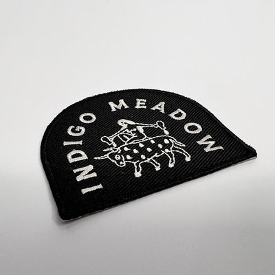 Shrinkproof Logo Embroidered Patches Clothing Iron feito sob encomenda em remendos do bordado