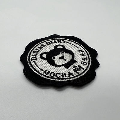 O ferro bonito da roupa das crianças no bordado remenda o preto amigável de Eco para sacos