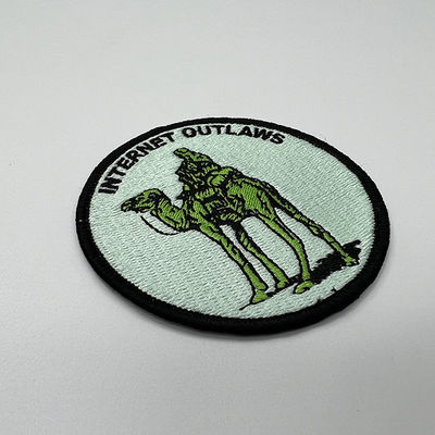 O tipo Logo Embroidery Patches Iron On do camelo da cor de Pandone/costura sobre para a roupa