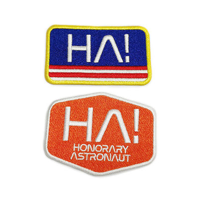 O futebol feito sob encomenda da cor de Pantone remenda remendos bordados do basebol