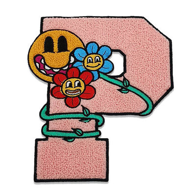 O bordado do Chenille da letra da forma remenda o material sentido personalizado tamanho personalizado