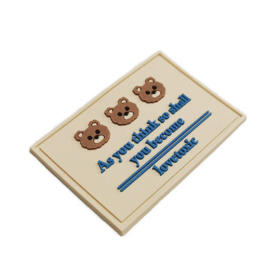 O remendo de borracha feito sob encomenda do PVC gravou o saco de 3D Logo Rubber Patch For Backpack